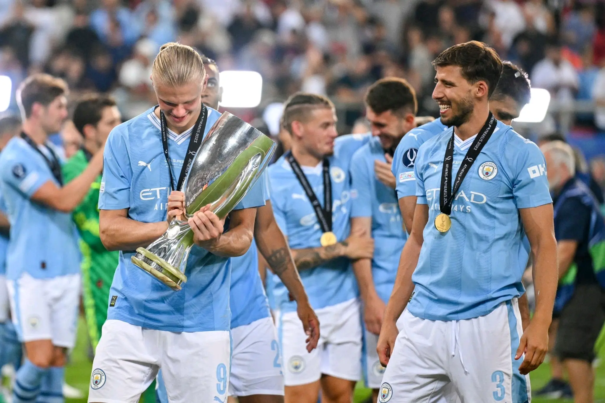 关于里程碑夜塞维利亚伤情更新，社区盾今晚刷纪录，管理层满意，更衣室氛围转暖的信息